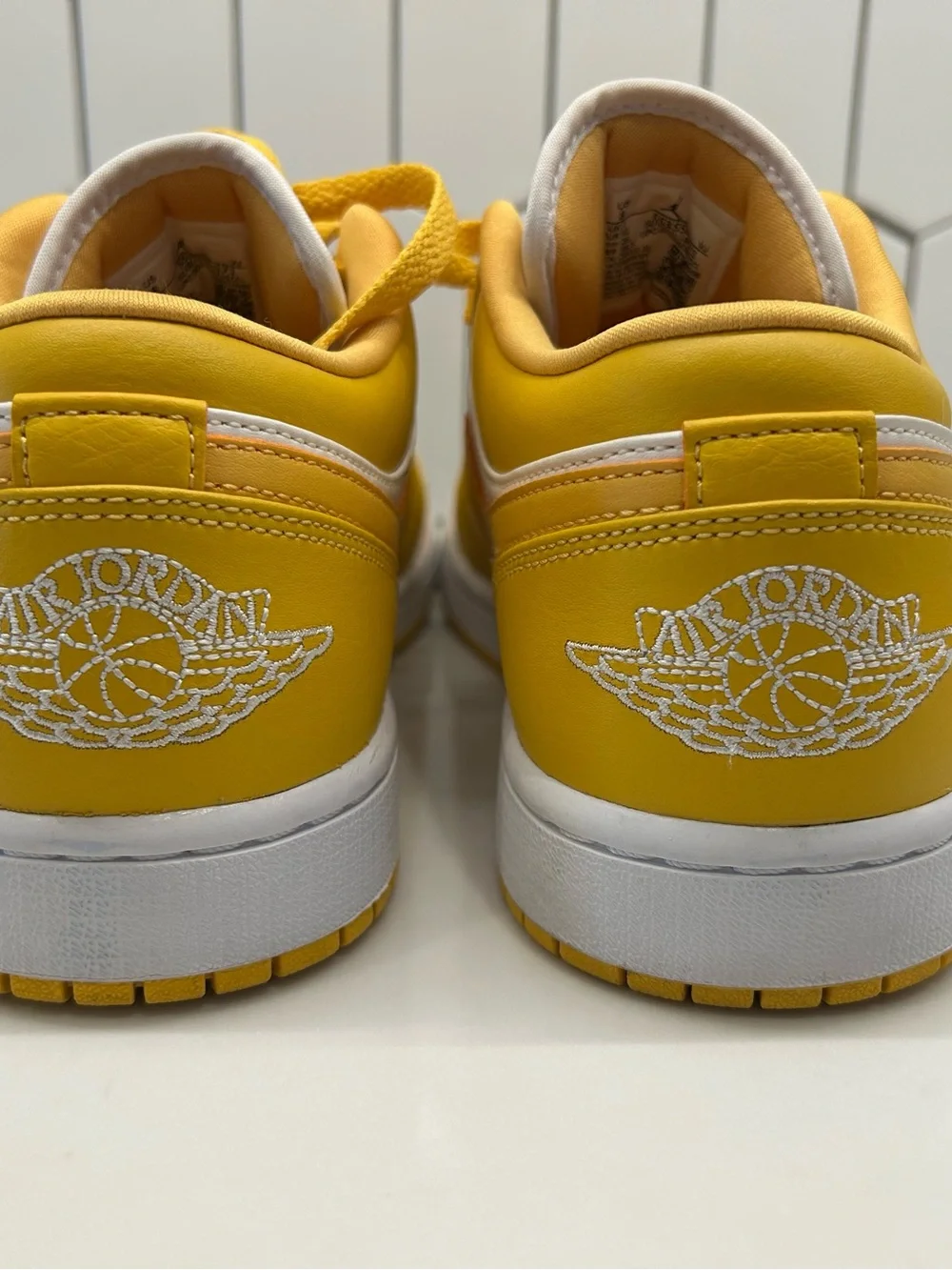 Jordan 1 Low-Top Sneakers Low Pollen *Like New*